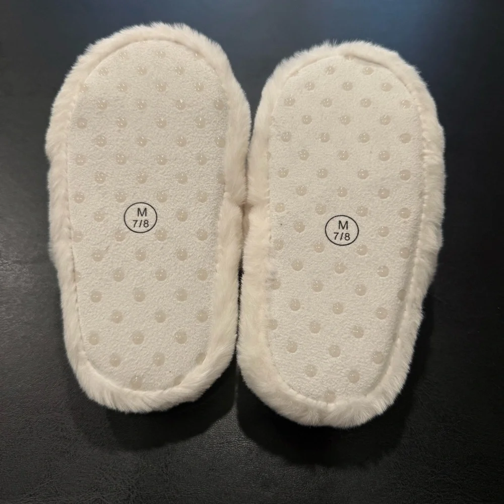 NWT Cat & Jack toddler size medium 7/8 fluffy soft slippers